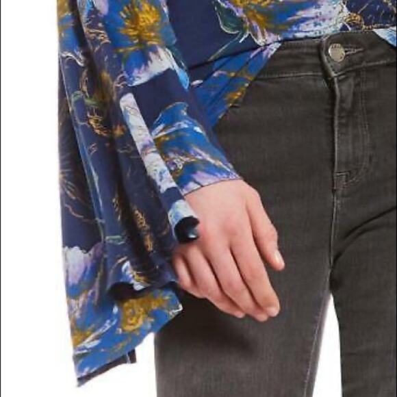 Free People Printed Birds Of Paradise Off The Shoulder Bell Sleeve Top Navy XS - Picture 3 of 12